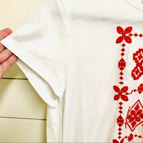 NWT Senlis Ivory & Red Embroidered Stamp Hannah Crewneck Tee Size M - Picture 7 of 11